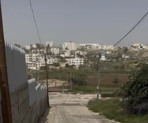 300 m2 3 Bedrooms Apartments for Sale in Ramallah and Al-Bireh Beitunia