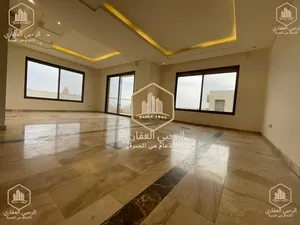 شقة / للايجار / مطلة / ثالث مع روف / سوبر ديلوكس / ديرغبار