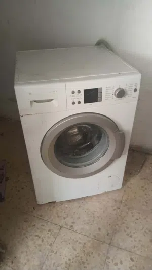 غساله بوش عدد2 وحوض سمك مع قاعدتو