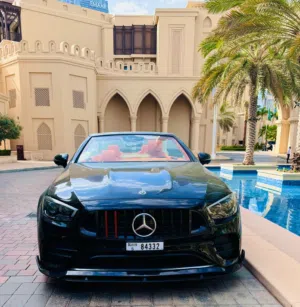 كارما لتاجير السيارات لدينا افضل انواع السيارات باسعار تنافسية Mercedes E450 model 2022 black conver