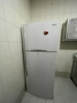 للبيع ثلاجه ما تشكي من شى