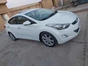 Hyundai . Elantra . 2012 . New2