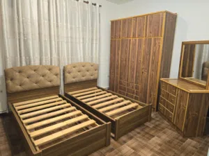 غرفه نوم شبابي تفصيل خشب لاتيه وزان فخمه للبيع بحال الجديد الله يبارك لصاحب نصيب