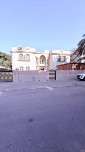 فيلا للبيع الغبرة الجنوبية. مساحة الارض 954 متر مربع. مأجره للنادي الجاليه الفلسطينية. *الطابق ال