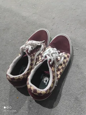 Sport Shoes . Vans . 45 . Used4