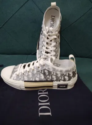 B23 League Low-Top Sneaker