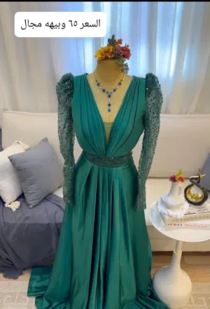 فساتين ملبوسه مره واحده كلش جديده البنفسجي والاخضر نسائي والاحمر عمر 10 سنوات