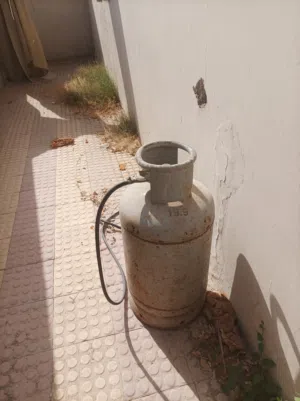 سلندر وطباخة للبيع في حالة جيدة