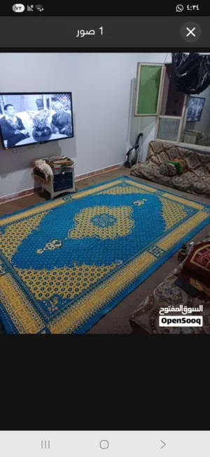 يوجد شقة كاملة الاغراض غرفه وصاله وحمام ومطبخ يوجد شخصين محتاج شخص واحد علي خلق الايجار 66 سكن نظيف
