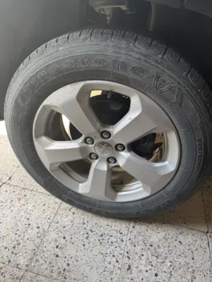 جيب - كومباس لون ابيض للبيع