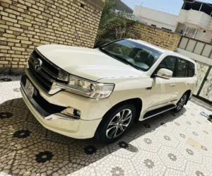 لاندكروز gxr v6 رقم شمالي مكفوله كراندتورينك خليجيه سياره نظيفه جدا موجوده بالبصره للبيع او المراوس