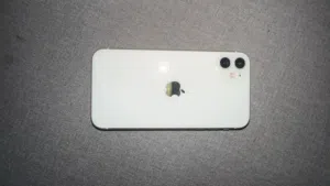 Apple iPhone 11 64 GB in Al Dhahirah