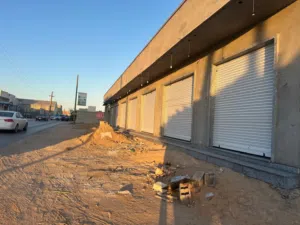 محلات تجارية مميزة للإيجار – عين زارة موقع حيوي وممتاز