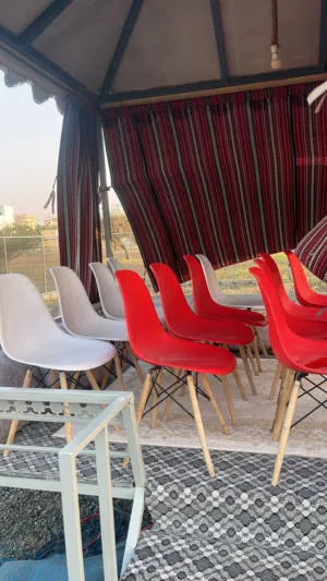 الكراسي بحاله جيده