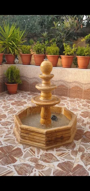 نافورة حجر احمر طبيعي