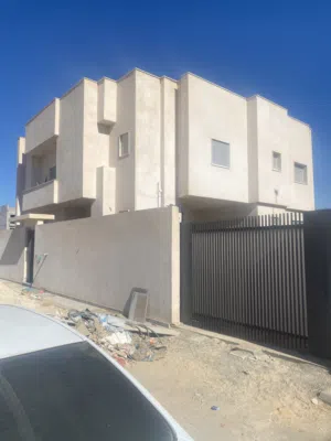 526 m2 More than 6 bedrooms Townhouse for Sale in Tripoli Al-Bivio