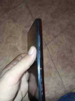 بوكو اف 3 للبيع بي600 ذاكره 256  مكسور من ظهر بطم صوت والفلاش مايخدمنش والأمور الاخرى كويس تصوير ونت