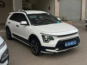 كيا-نيرو-لون-ابيض