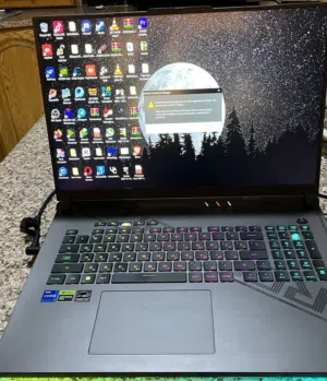 18.3 inchLaptop rog strix g18