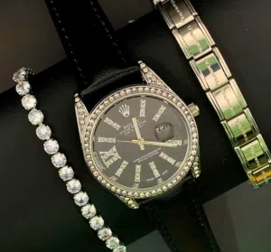 2 سوار مع ساعة يد نسائية رولكس تشد العين