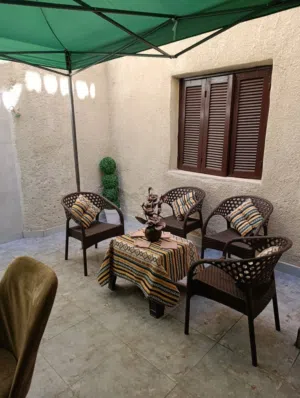 طاولة بلاستك