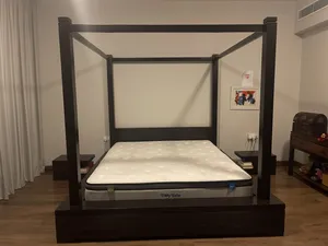 King size wood bed set