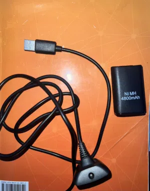 كيبل وبطارية يد xbox 360 مش مستعملات لا البطارية ولا الكيبل للبيع بسعر مناسب