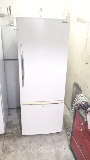 نبيع ثلاجه باناسونيك 20 قدم بحاله ممتازه