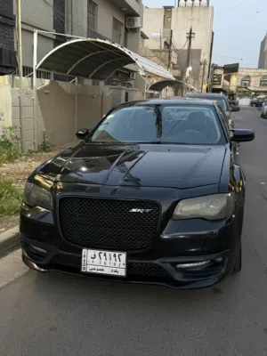اوباما(كرايسلرC300) للبيع موديل 2018 اللون اسود مكينتتها 3600 (V6) 6 سلندر بيها مجال