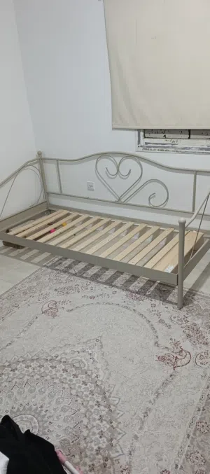 سرير نفر حديد