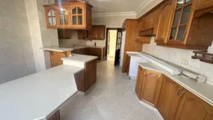 في موقع مميز في دير غبار شقة طابق ثالث 225م بتشطيب راقي / ref 1220