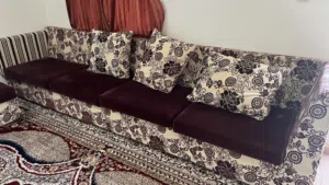 طقم كنبات مع الطاولة