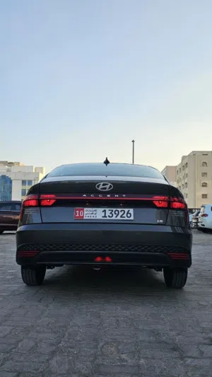 Hyundai . Accent . Daily2