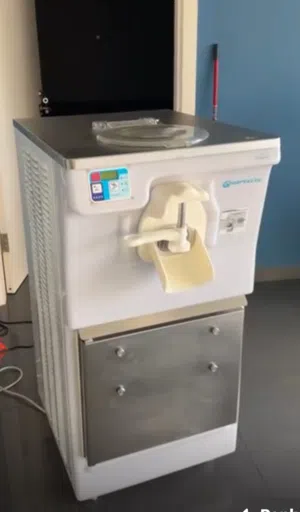 خمس ماكينات تخص الايس كريم