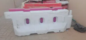 حواجز تحذيريه بلاستيكية و اسمنتيه مستعمله للطرق
