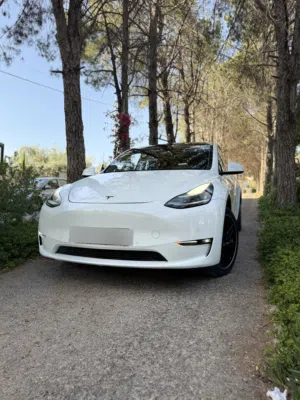 تسلا موديل Y 2022 Long Range Dual Motorسبعة راكب نضيفة جدا بدون اي مشاكل