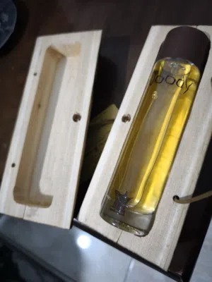 عطر عود للبيع