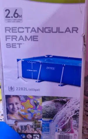 مسبح أنتنيكس مسبح كبير