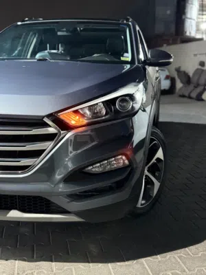 Hyundai tucson 2017 1.6 T limited  AWD full option   Clean title  No accident