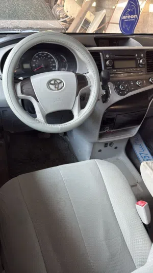 تويوتا_سيينا 2012 سعة المحرك : 35 الحالة : ممتازة