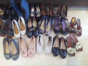 احذيه كعب ستاتي يوجد 37 و 38 39 40 من النمرات موديلات واشكال كل وحده بثلاث دنانير
