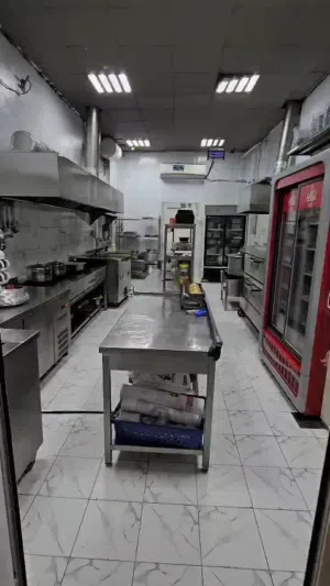 للبيع مطعم شغال ومجهز بالكامل مع التراخيص وعمالته