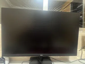 شاشة LG مستعمل سنة نضيفة بحالك الوكالة 24 إنش 75hz  1920x1080