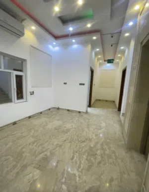 بناية للإيجار الجنينة على الشارع العام السايدين بناء حديث .