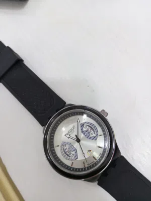 ساعه سواتش طبق الاصل شغالة ما فيها شي