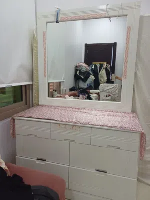 تسريحه بالمرايا مع 6 ادراج للبيع المستعجل /  Dressing table  with mirror and 6 drawers urgent sale