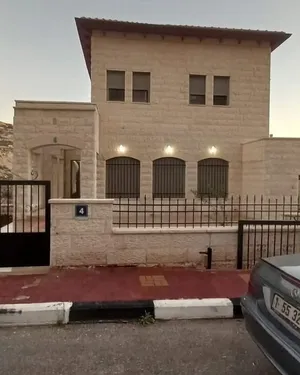 ‏أكثر من 6 غرف ‏.‏ ٤ حمّامات ‏.‏ 530 م٢‏2