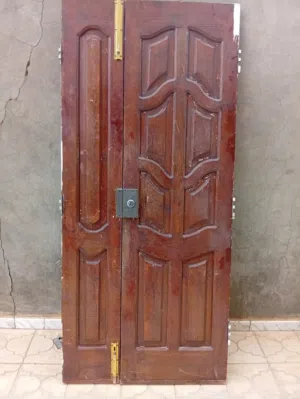 باب خشبي مستعمل  مكان طرابلس السبعة
