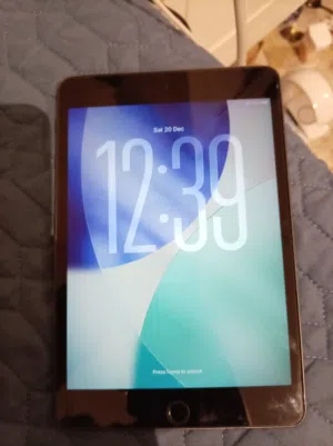 Apple iPad mini 5, (64gb) super good with cable Ios 26 updated. It's works osam