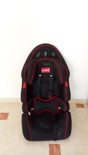 مقعد اطفال للسيارة